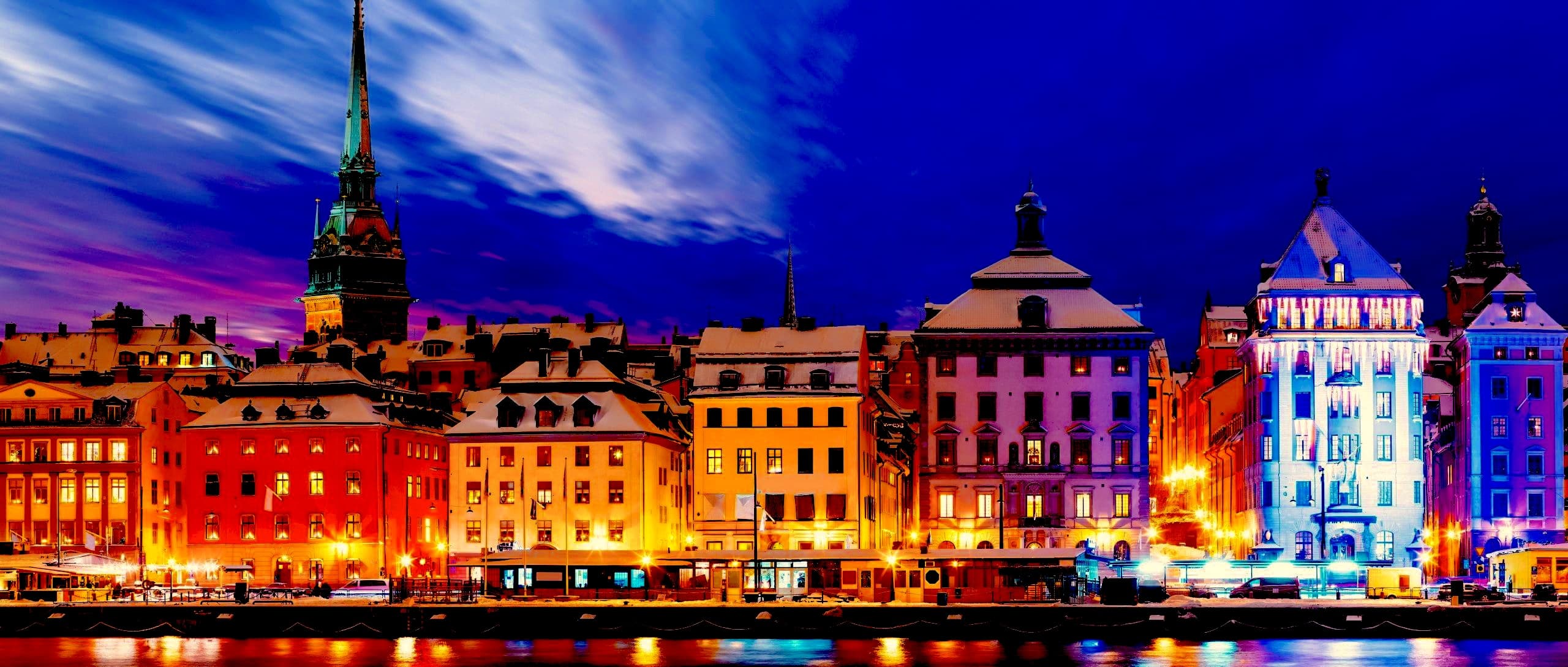 Stockholms stadshus i skymningen
